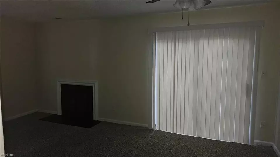 Living - 1010 Scarborough Ct, Virginia Beach, VA 23453 photo 2 of 3
