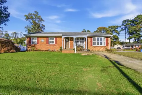2700 Hoyt Dr, Chesapeake, VA 23323
