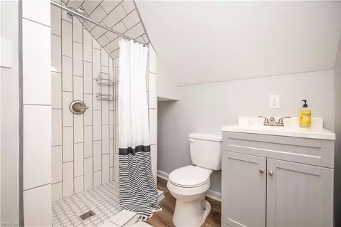 Bath - 405 E Lorengo Ave, Norfolk, VA 23503 photo 4 of 4