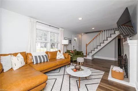 Living - 405 E Lorengo Ave, Norfolk, VA 23503 photo 2 of 2