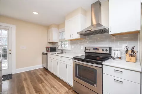 Kitchen - 405 E Lorengo Ave, Norfolk, VA 23503 photo 2 of 4