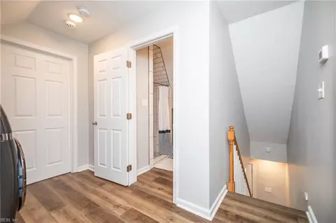 Entry Way - 405 E Lorengo Ave, Norfolk, VA 23503 photo 3 of 3