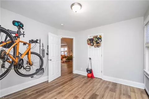 Entry Way - 405 E Lorengo Ave, Norfolk, VA 23503 photo 2 of 3