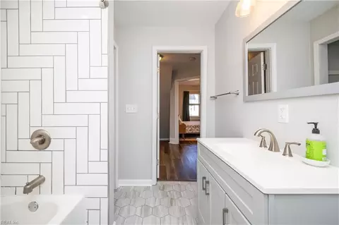 Bath - 405 E Lorengo Ave, Norfolk, VA 23503 photo 2 of 4