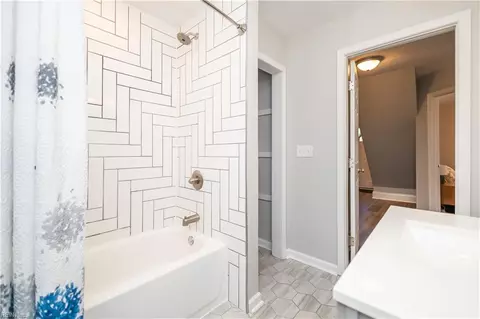 Bath - 405 E Lorengo Ave, Norfolk, VA 23503 photo 3 of 4