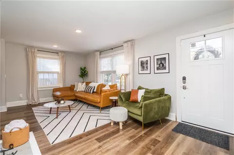 Entry Way - 405 E Lorengo Ave, Norfolk, VA 23503 photo 1 of 3