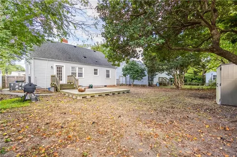 Exterior - 405 E Lorengo Ave, Norfolk, VA 23503 photo 5 of 8