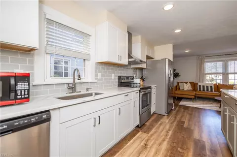 Kitchen - 405 E Lorengo Ave, Norfolk, VA 23503 photo 3 of 4
