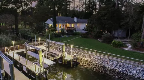 952 Oriole Dr, Virginia Beach, VA 23451