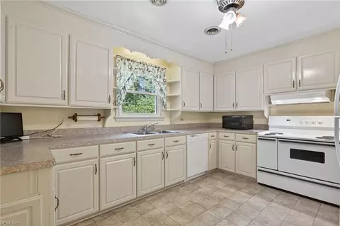 128 Deborah Dr, Suffolk, VA 23434 photo 2