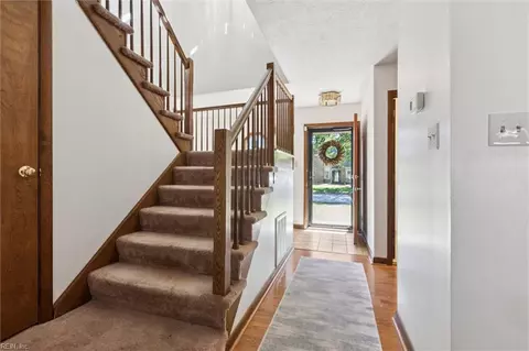 Entry Way - 10 Sugarberry Rn Run, Hampton, VA 23669 photo 1 of 4