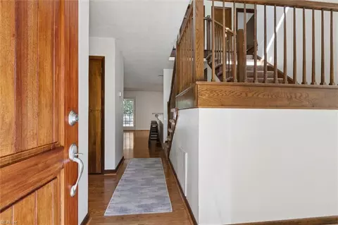 Entry Way - 10 Sugarberry Rn Run, Hampton, VA 23669 photo 2 of 4