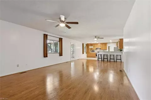 Living - 10 Sugarberry Rn Run, Hampton, VA 23669 photo 1 of 5