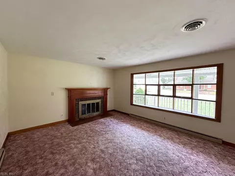 Living - 1236 Willowbrook Dr, Suffolk, VA 23434 photo 1 of 4