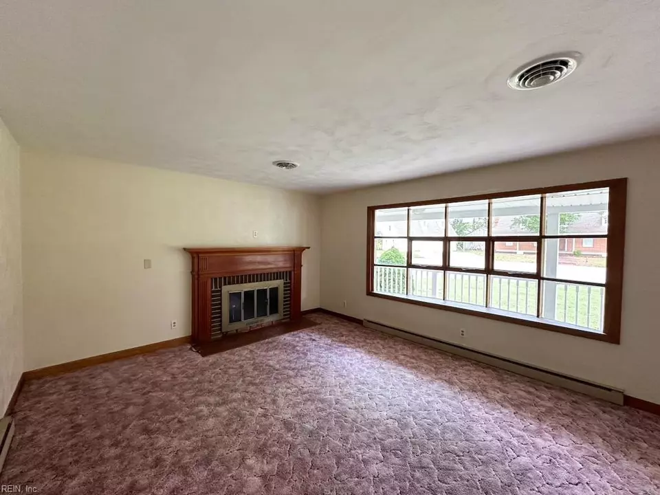 Living - 1236 Willowbrook Dr, Suffolk, VA 23434 photo 1 of 4