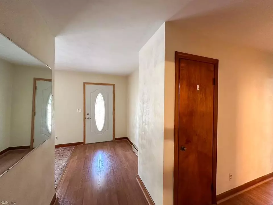 Entry Way - 1236 Willowbrook Dr, Suffolk, VA 23434 photo 1 of 2