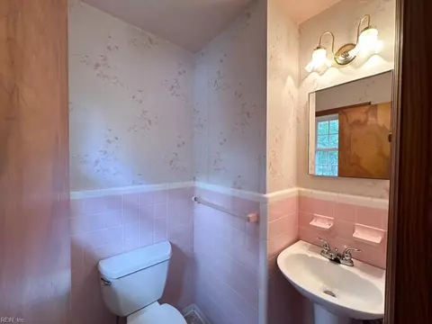 Bath - 1236 Willowbrook Dr, Suffolk, VA 23434 photo 1 of 2