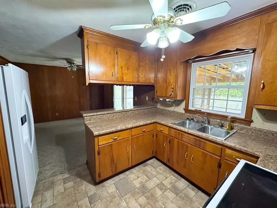 Kitchen - 1236 Willowbrook Dr, Suffolk, VA 23434 photo 2 of 3