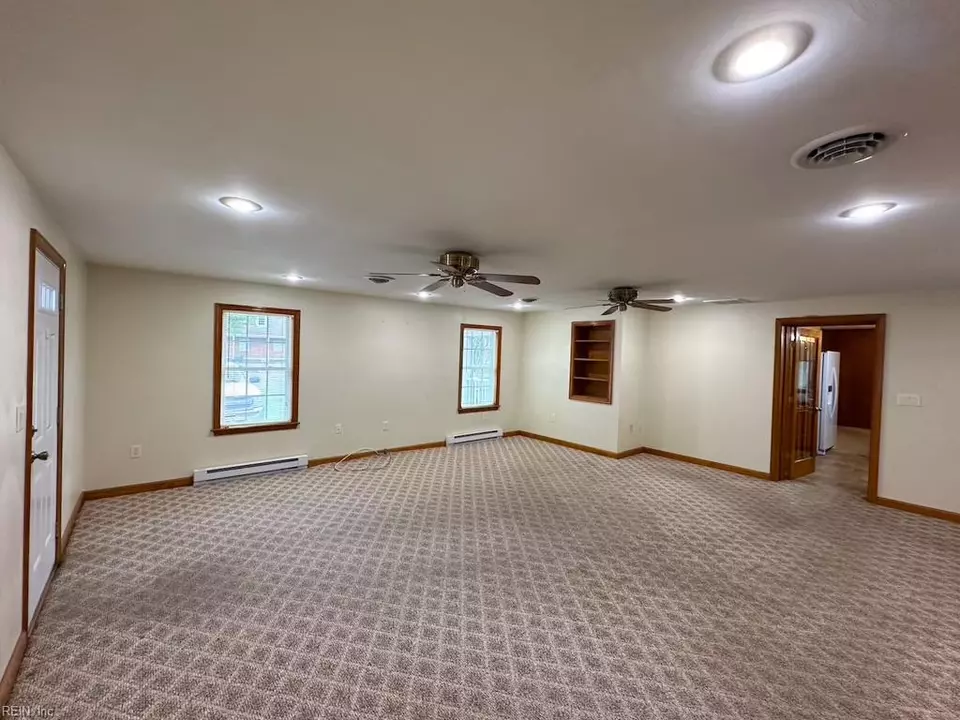 Living - 1236 Willowbrook Dr, Suffolk, VA 23434 photo 4 of 4