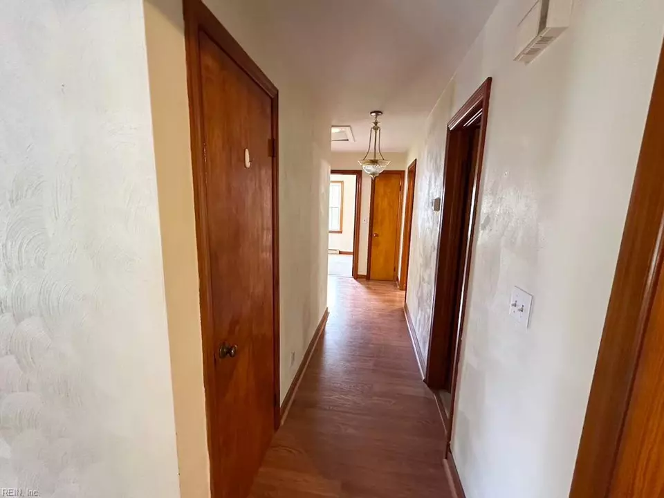 Entry Way - 1236 Willowbrook Dr, Suffolk, VA 23434 photo 2 of 2