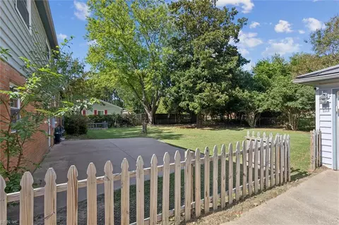 Exterior - 118 Raymond Dr, Hampton, VA 23666 photo 4 of 6