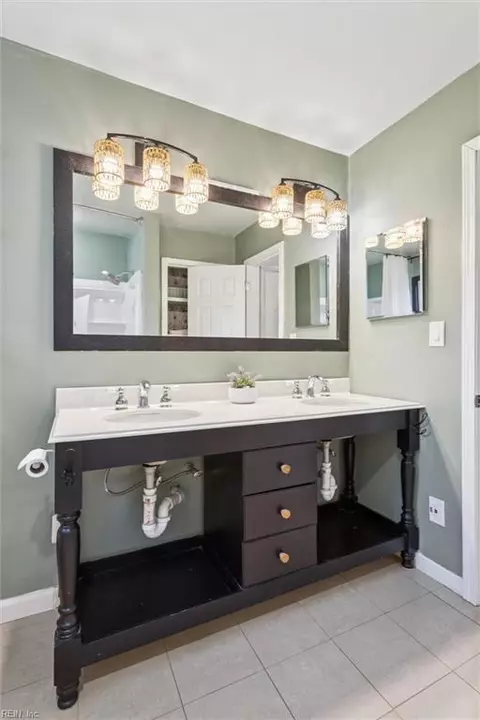 Bath - 118 Raymond Dr, Hampton, VA 23666 photo 4 of 4