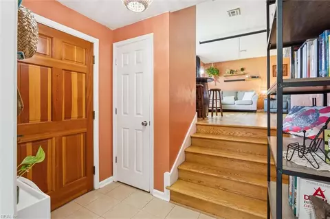 Entry Way - 118 Raymond Dr, Hampton, VA 23666 photo 3 of 4