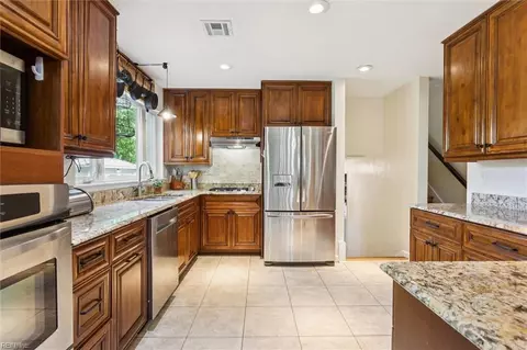 Kitchen - 118 Raymond Dr, Hampton, VA 23666 photo 3 of 5