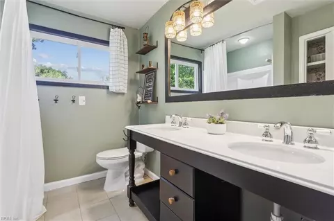 Bath - 118 Raymond Dr, Hampton, VA 23666 photo 3 of 4