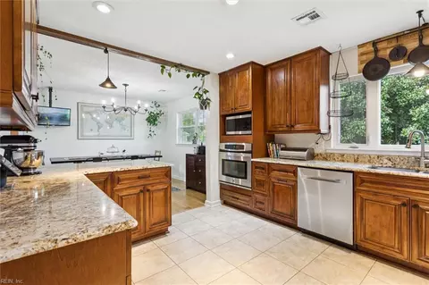 Kitchen - 118 Raymond Dr, Hampton, VA 23666 photo 4 of 5