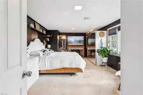 Bedroom - 118 Raymond Dr, Hampton, VA 23666 photo 1 of 7