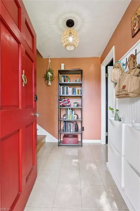 Entry Way - 118 Raymond Dr, Hampton, VA 23666 photo 1 of 4