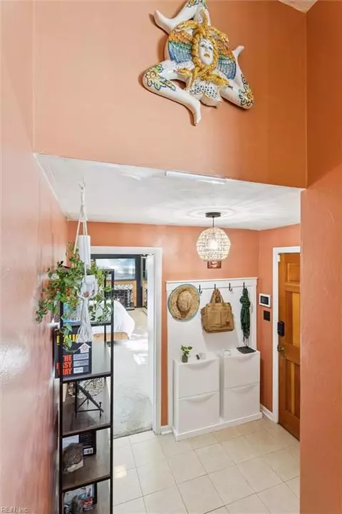Entry Way - 118 Raymond Dr, Hampton, VA 23666 photo 2 of 4