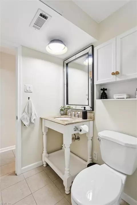 Bath - 118 Raymond Dr, Hampton, VA 23666 photo 2 of 4