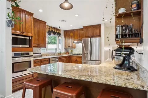 Kitchen - 118 Raymond Dr, Hampton, VA 23666 photo 2 of 5