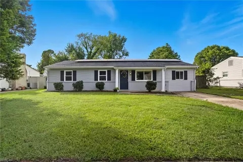 1264 Sir Kay Dr, Chesapeake, VA 23323