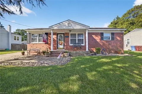 1308 Boxwood Dr, Chesapeake, VA 23323
