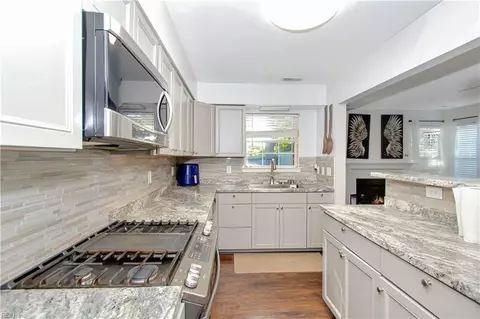 Kitchen - 11 Madrone Pl, Hampton, VA 23666 photo 1 of 2