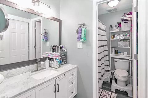Bath - 11 Madrone Pl, Hampton, VA 23666 photo 1 of 3