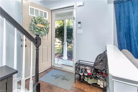 Entry Way - 11 Madrone Pl, Hampton, VA 23666 photo 1 of 1