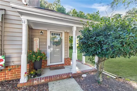 Exterior - 11 Madrone Pl, Hampton, VA 23666 photo 2 of 3