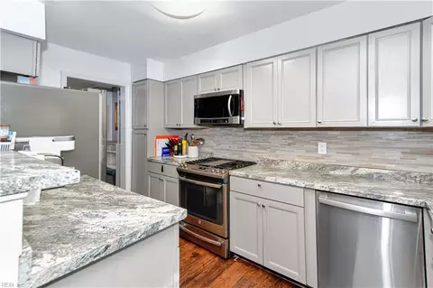 Kitchen - 11 Madrone Pl, Hampton, VA 23666 photo 2 of 2