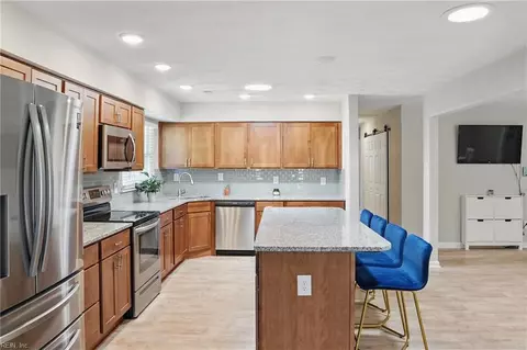 Kitchen - 18 Marvin Dr, Hampton, VA 23666 photo 3 of 4