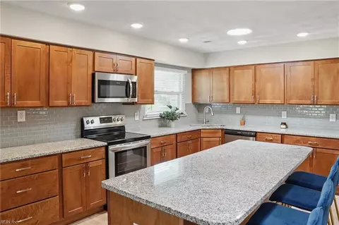 Kitchen - 18 Marvin Dr, Hampton, VA 23666 photo 4 of 4