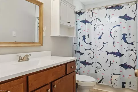 Bath - 18 Marvin Dr, Hampton, VA 23666 photo 1 of 4