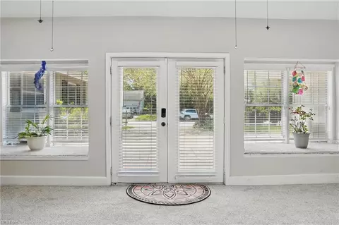 Entry Way - 18 Marvin Dr, Hampton, VA 23666 photo 1 of 4