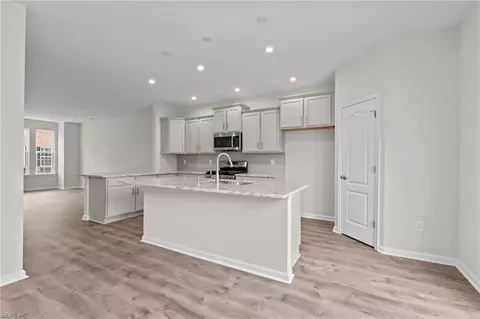 126 Freeman Dr, Hampton, VA 23666 photo 6