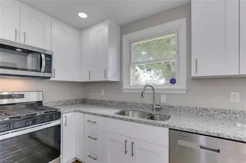 109 Woodstock St, Portsmouth, VA 23701