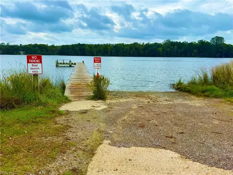 137 Poplar Trl, Gloucester, VA 23061