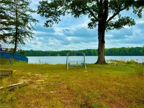 137 Poplar Trl, Gloucester, VA 23061 photo 3